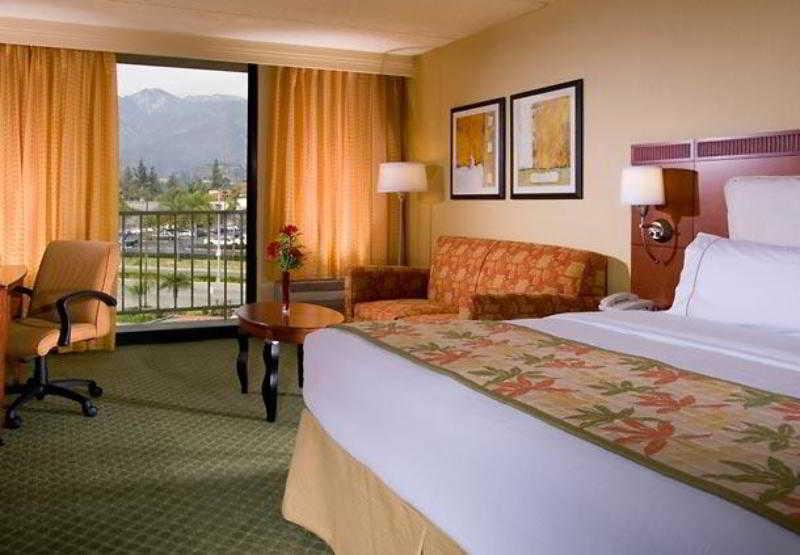 Courtyard By Marriott Los Angeles Pasadena/Monrovia Buitenkant foto